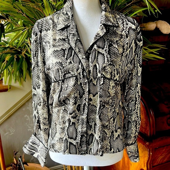 Zara ladies, snake print flowers, polyester, small, long sleeve button-down - Picture 2 of 12